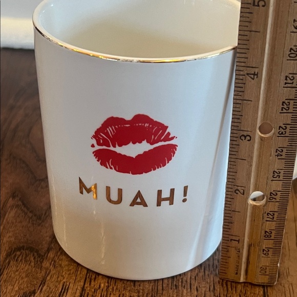 Caribou Coffee Muah! White Ceramic Lipstick Kiss Mug - Picture 7 of 7